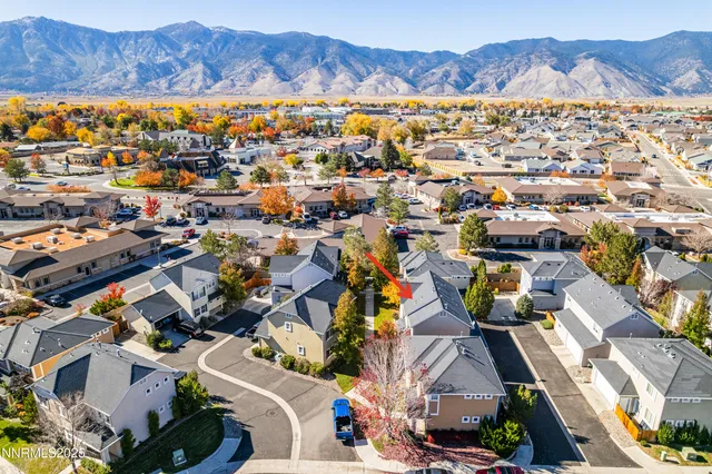a black and white photo of a living room