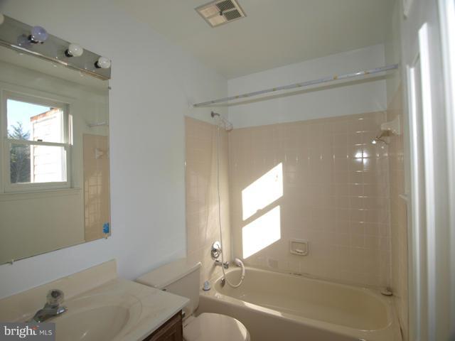 517 Cosgrave Way Silver Spring, MD 20902 - Photo 16 of 21 Bath 2