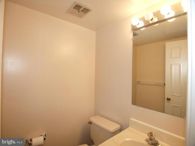 517 Cosgrave Way Silver Spring, MD 20902 - Photo 18 of 21 Powder Room