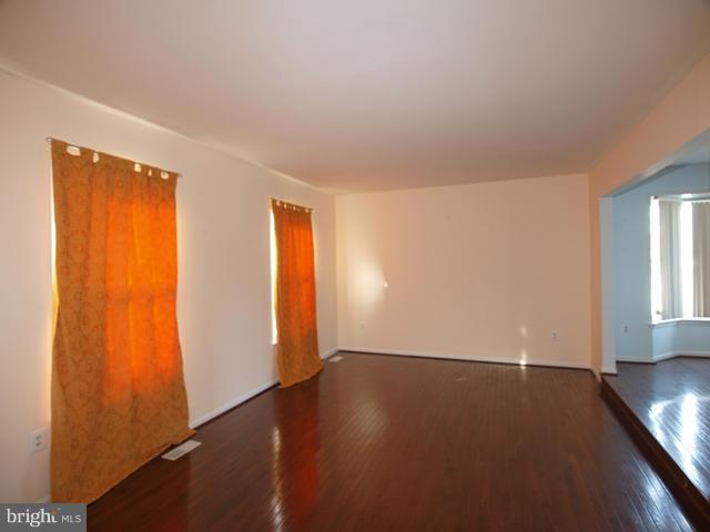 517 Cosgrave Way Silver Spring, MD 20902 - Photo 4 of 21 Living Room