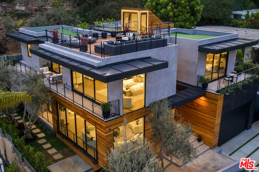 1461 Rising Glen Road Los Angeles, CA 90069 - Photo 22 of 22 a view of a couches in the balcony
