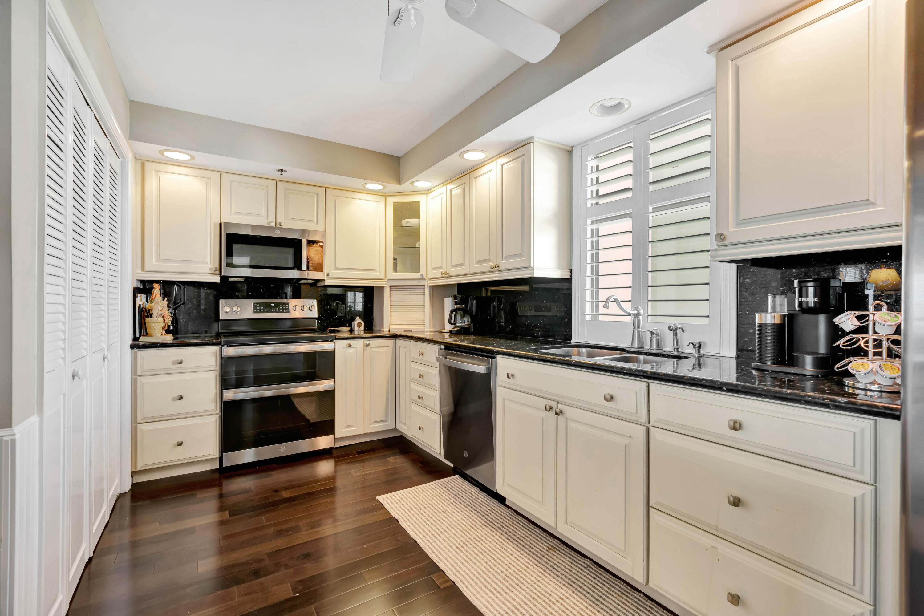 100 South Beach Road, Unit 903 Jupiter, FL 33469 - Photo 17 of 56 Granite counters