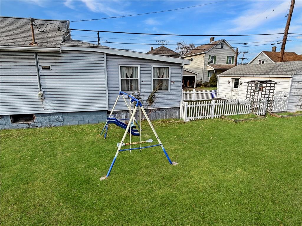 1701 Indiana Avenue Monaca, PA 15061 - Photo 4 of 33 a house that has a bunch of plants in it