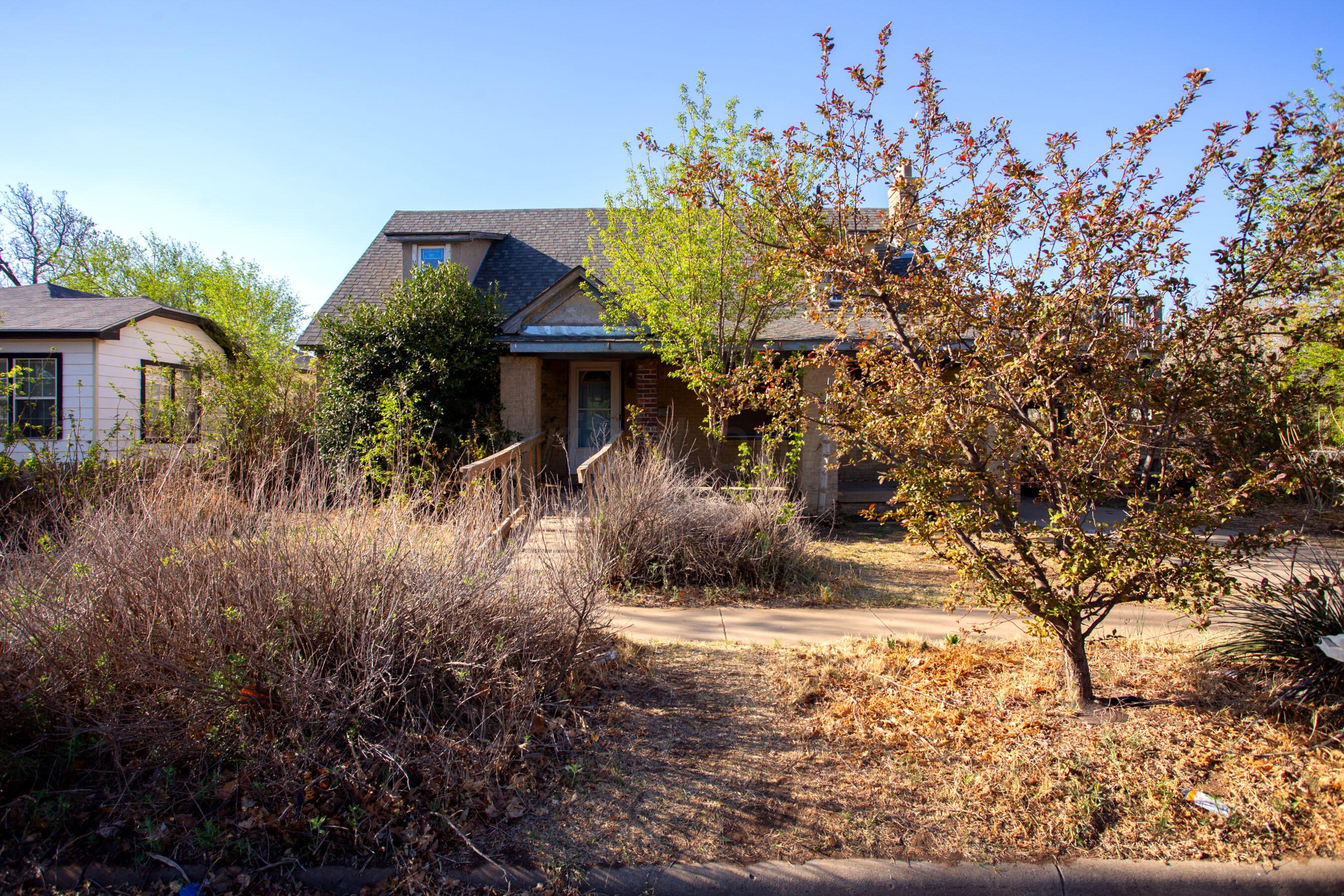 4223 Southwest 11th Avenue Amarillo, TX 79106 - Photo 2 of 26 a front view of a house with garden