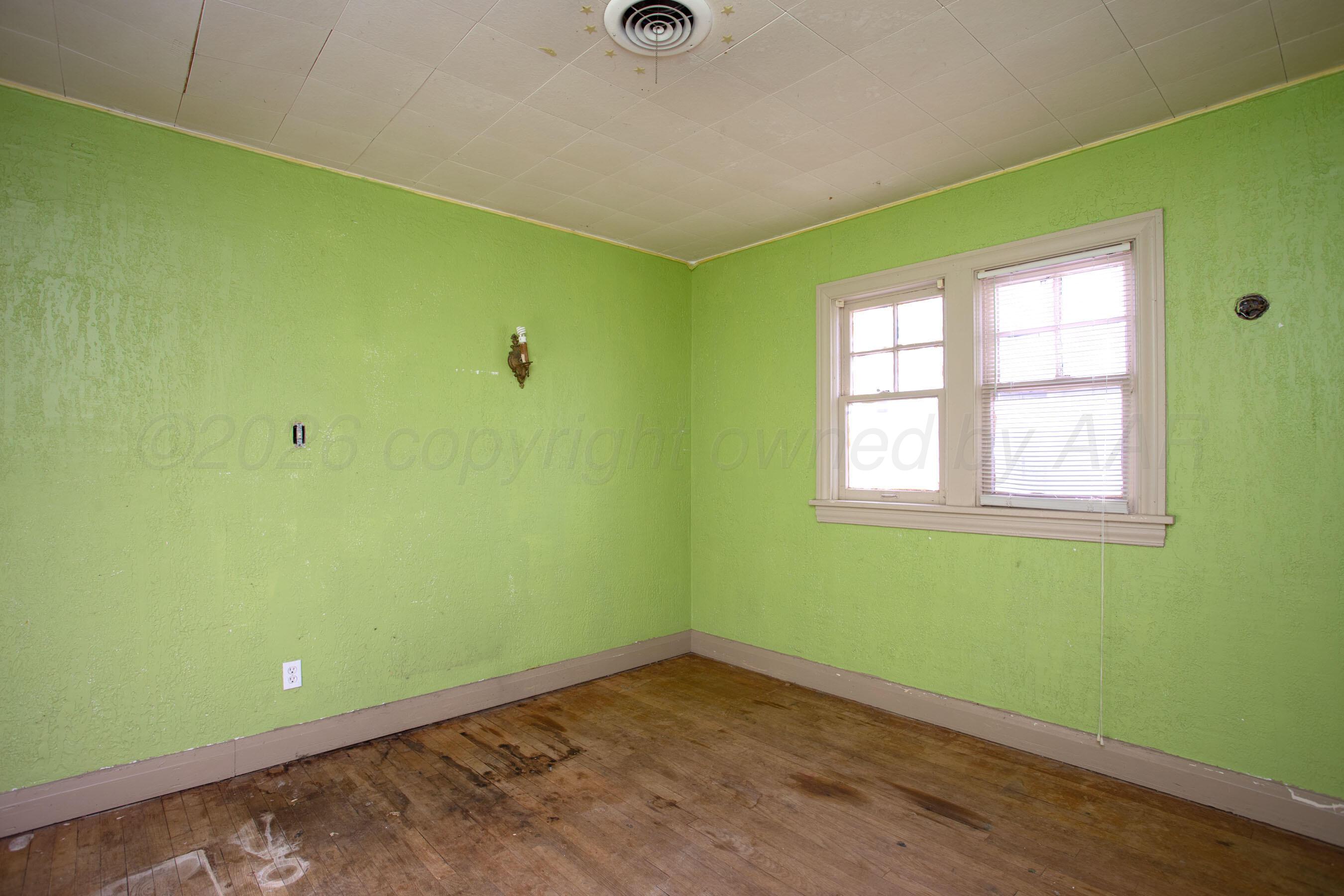 4223 Southwest 11th Avenue Amarillo, TX 79106 - Photo 24 of 26 a view of room and window