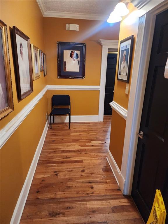 6958 Main Street Lithonia, GA 30058 - Photo 28 of 55 a hallway with wooden floor and furniture