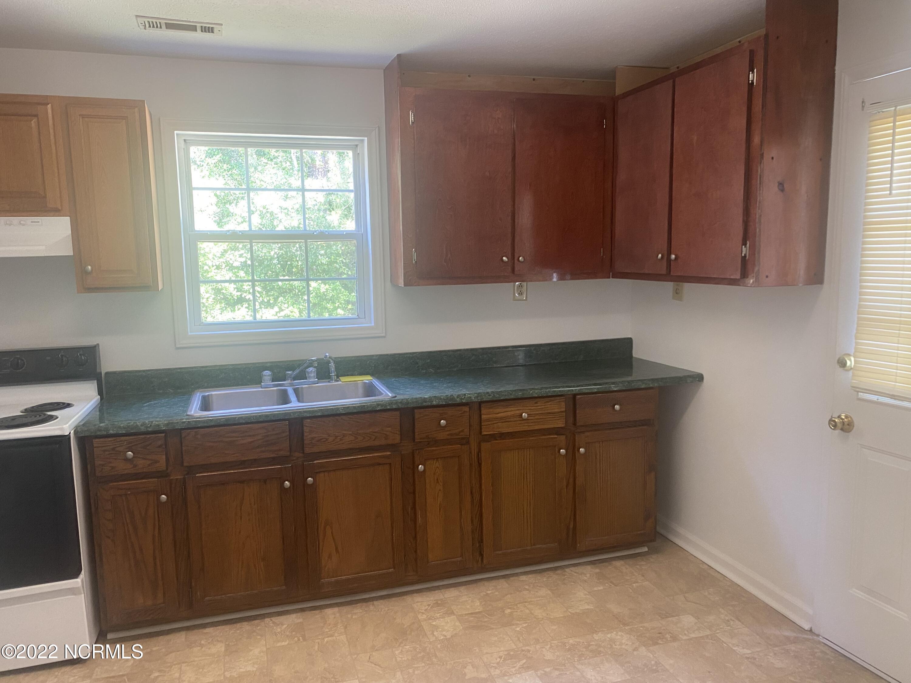 629 Highway S Rockingham Nc 28379 South, Unit 1 Rockingham, NC 28379 - Photo 15 of 26 Kichen