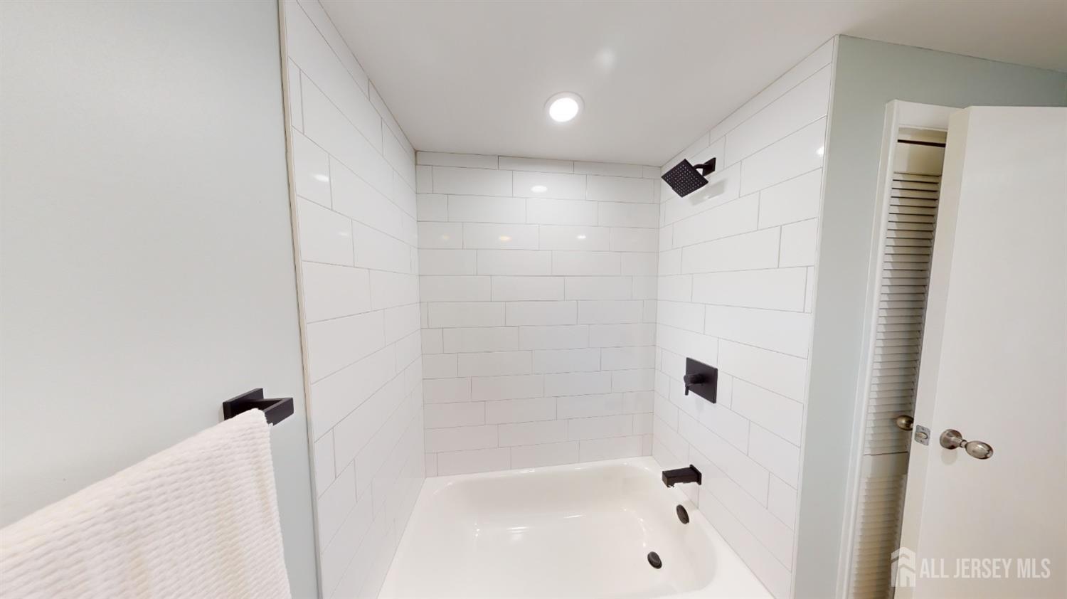 3 Donald Road East Brunswick, NJ 08816 - Photo 58 of 62 a bathroom with a bathtub