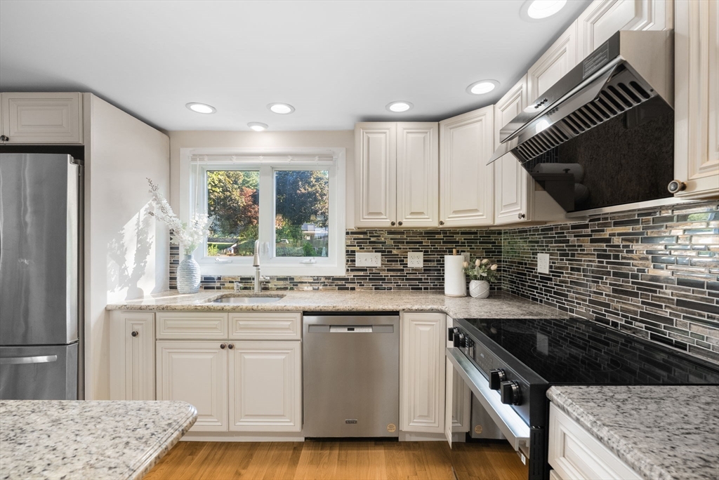 221 Totten Pond Road Waltham, MA 02451 - Photo 12 of 37