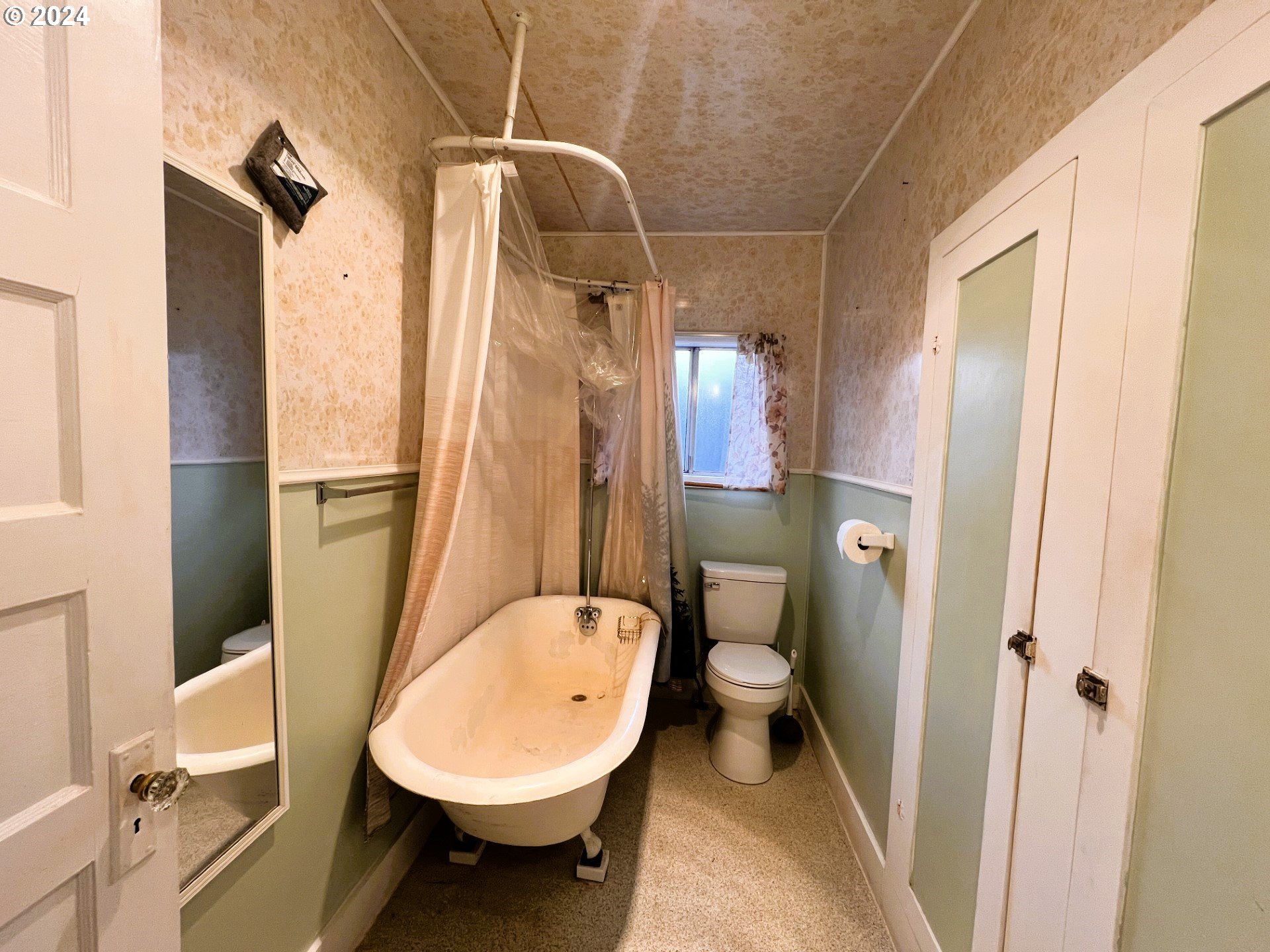 2149 Dogwood Avenue Reedsport, OR 97467 - Photo 19 of 41 a bathroom with a sink toilet and shower