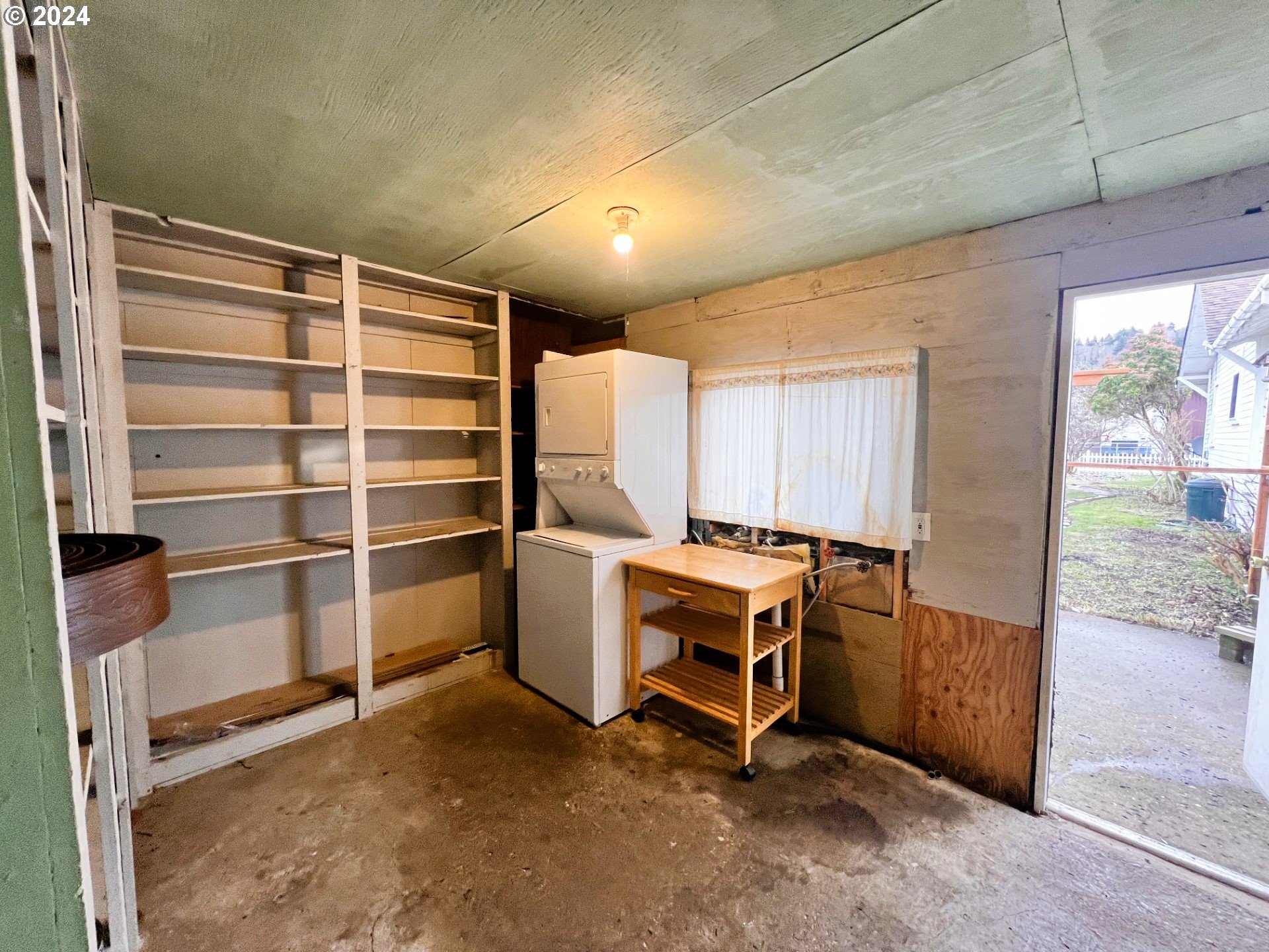 2149 Dogwood Avenue Reedsport, OR 97467 - Photo 25 of 41 a view of a room with walk in closet