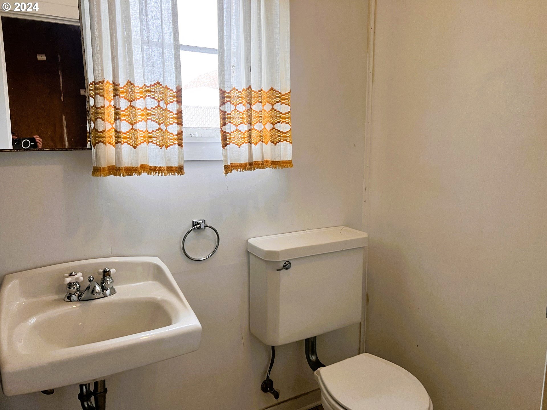 2149 Dogwood Avenue Reedsport, OR 97467 - Photo 27 of 41 a bathroom with a toilet sink and mirror