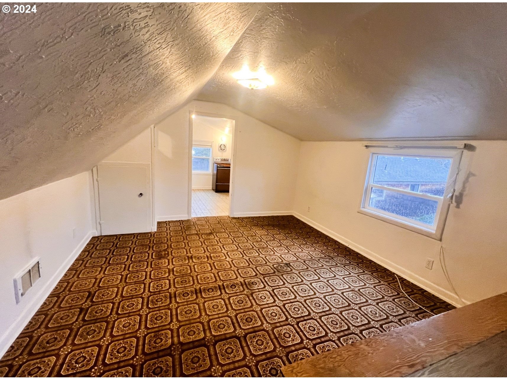 2149 Dogwood Avenue Reedsport, OR 97467 - Photo 29 of 41 a view of a room