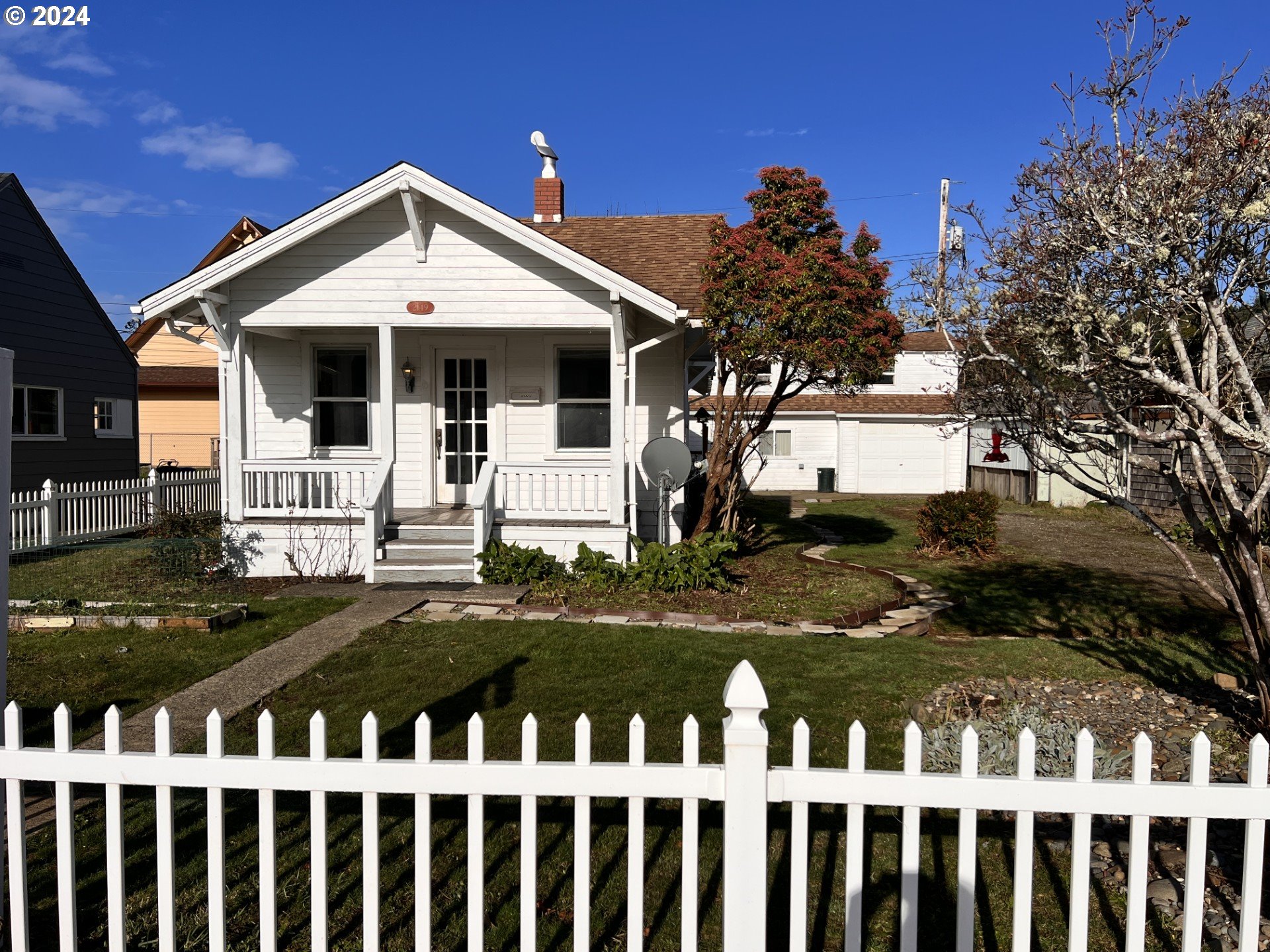 2149 Dogwood Avenue Reedsport, OR 97467 - Photo 3 of 41 a front view of a house with a garden