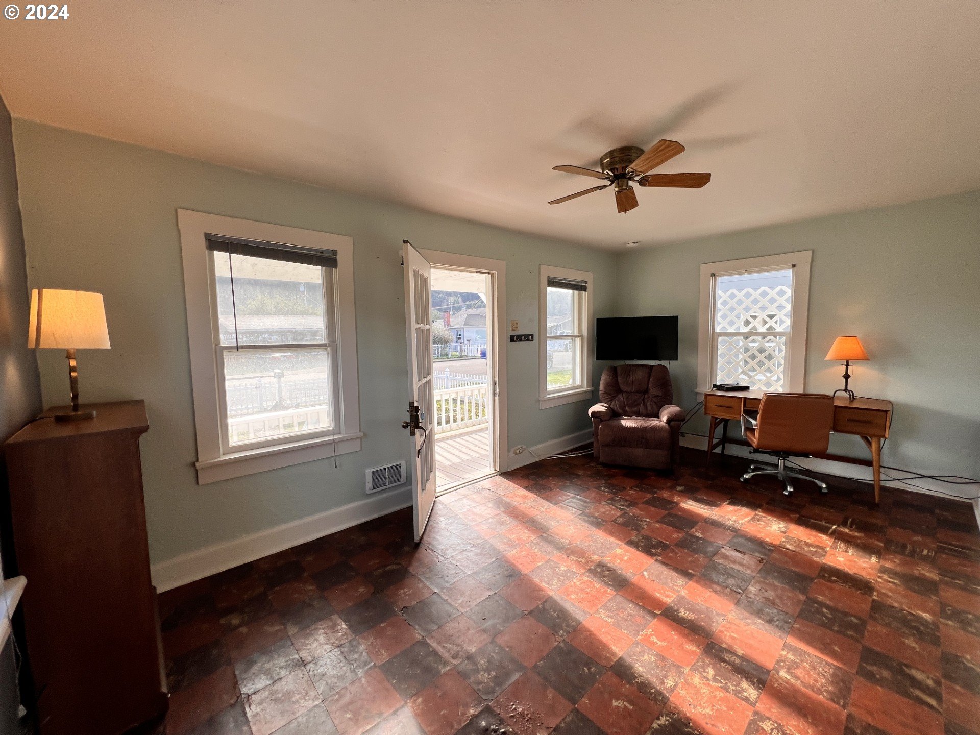2149 Dogwood Avenue Reedsport, OR 97467 - Photo 33 of 41 a living room with furniture and a window
