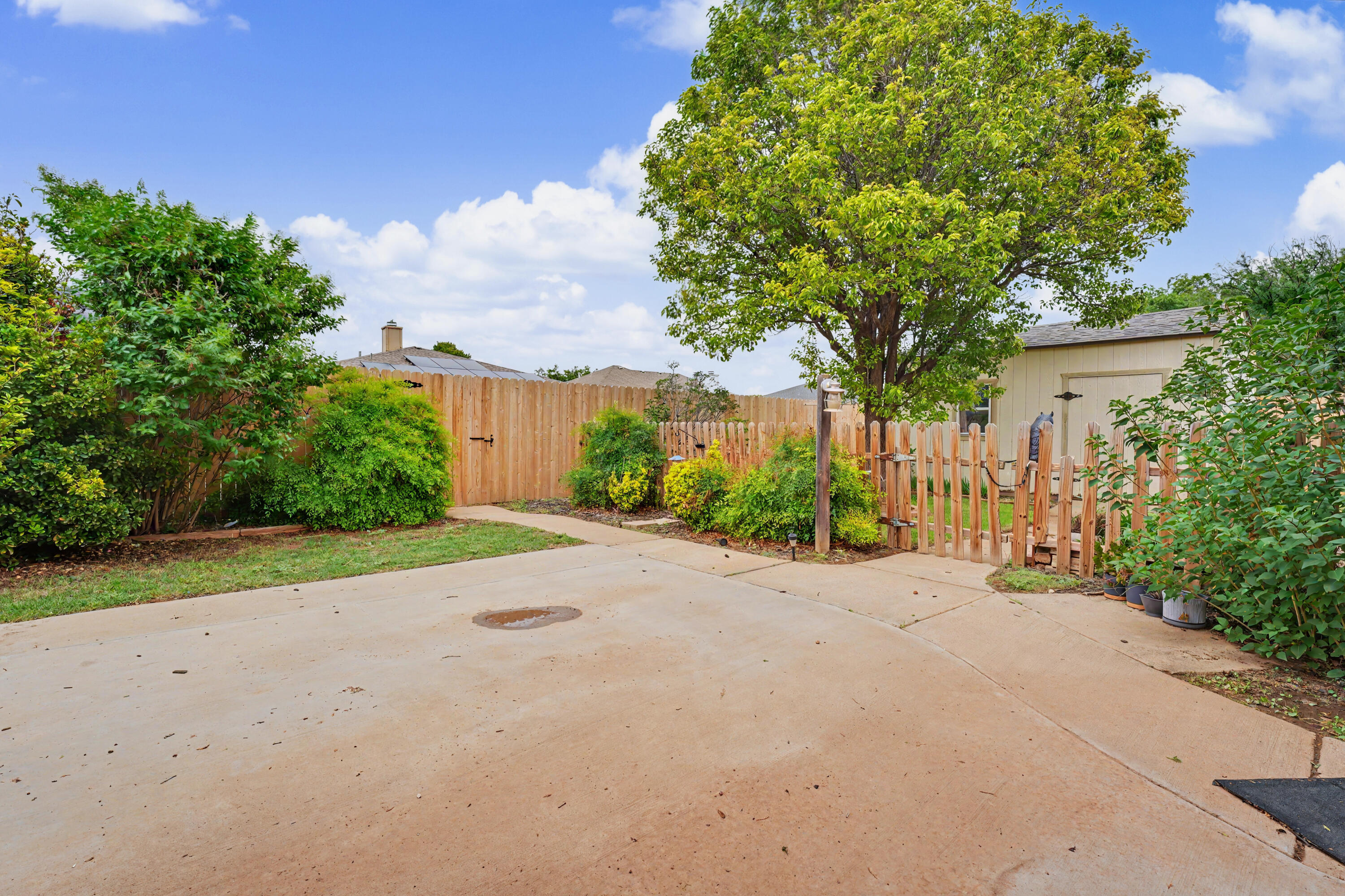 6208 15th Street Lubbock, TX 79416 - Photo 23 of 26 DSC02895