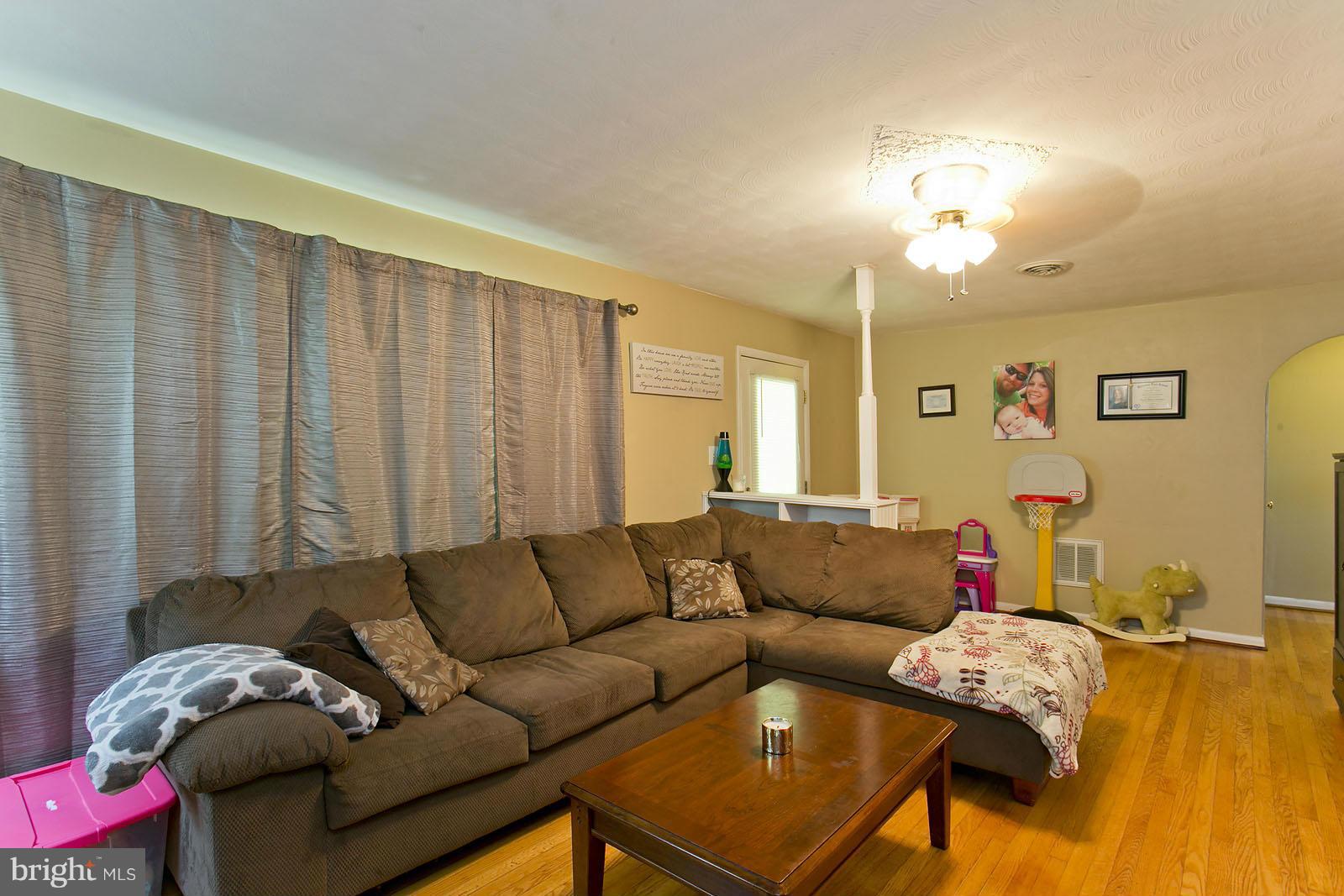 2172 Hunting Ridge Road Winchester, VA 22603 - Photo 11 of 25 Living Room