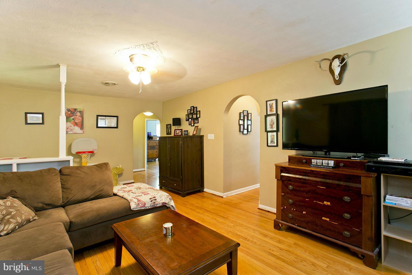 2172 Hunting Ridge Road Winchester, VA 22603 - Photo 12 of 25 Living Room
