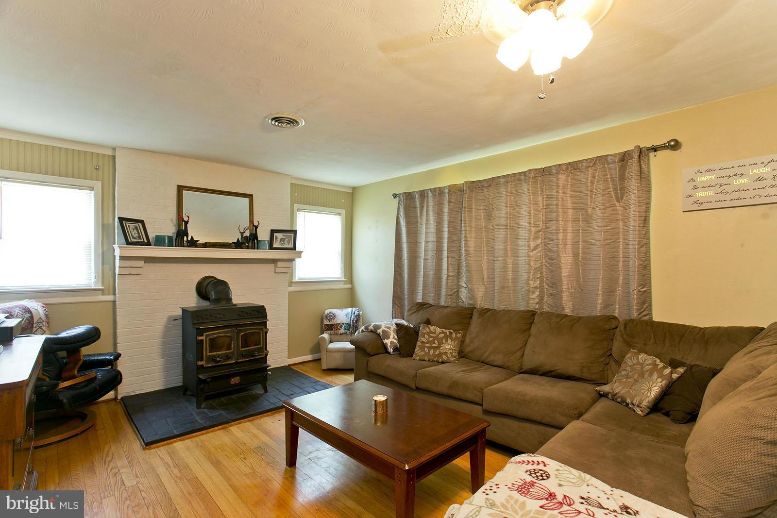 2172 Hunting Ridge Road Winchester, VA 22603 - Photo 13 of 25 Living Room