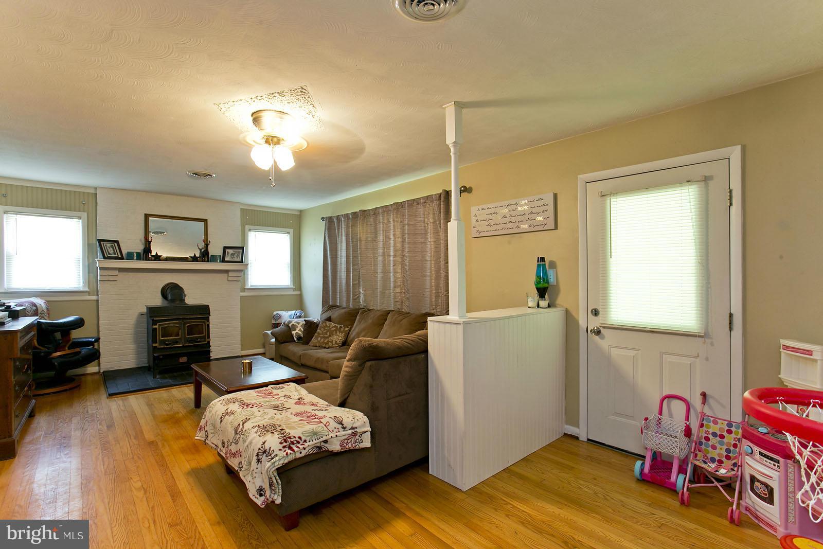 2172 Hunting Ridge Road Winchester, VA 22603 - Photo 14 of 25 Living Room