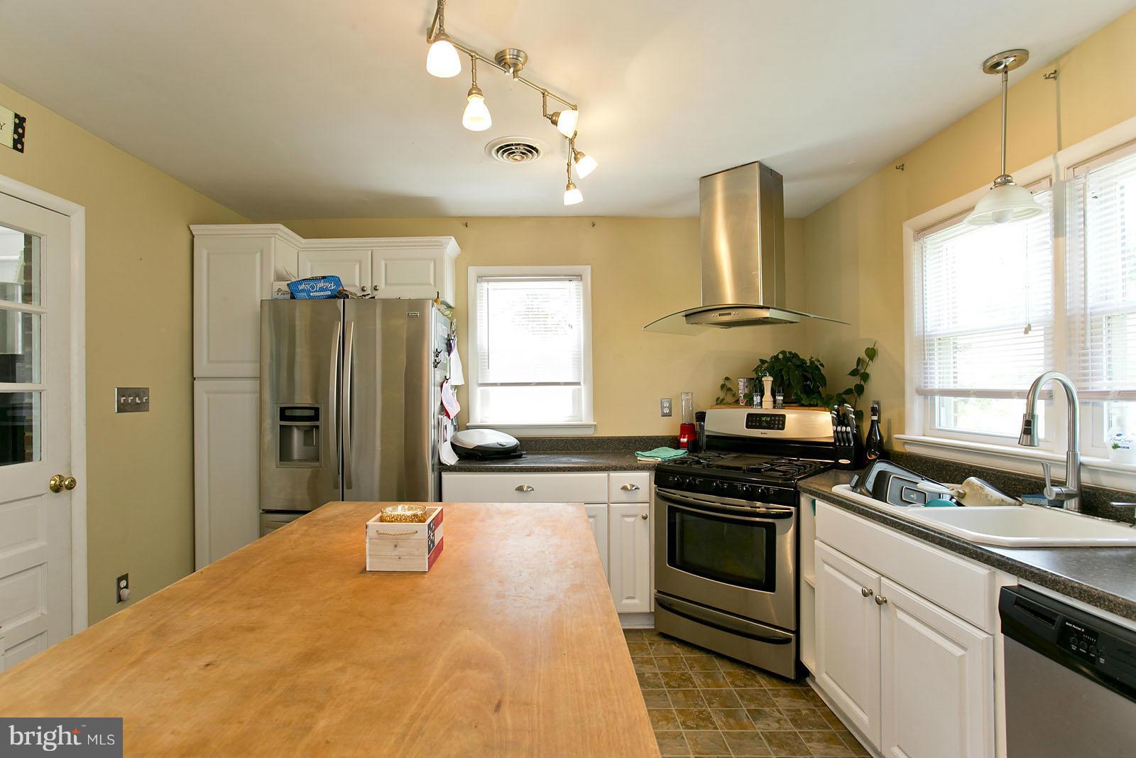 2172 Hunting Ridge Road Winchester, VA 22603 - Photo 10 of 25 Kitchen