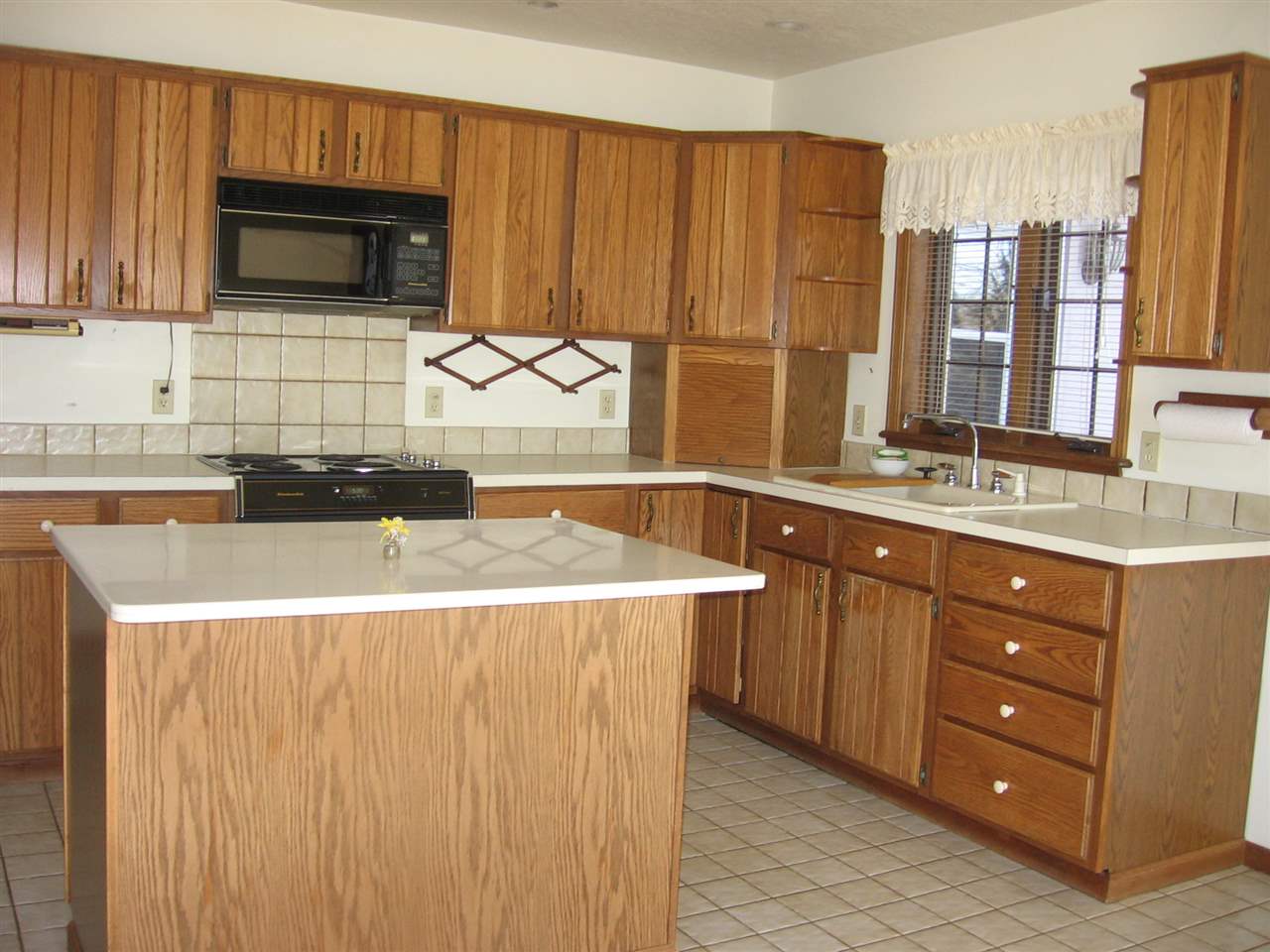 8129 Long Lake Road Hale, MI 48739 - Photo 7 of 55 1842889-6.JPG