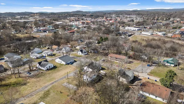 $230,000 | 860 Berry Street Northeast, Cleveland, TN 37311