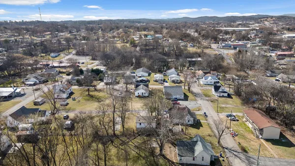 $230,000 | 860 Berry Street Northeast, Cleveland, TN 37311