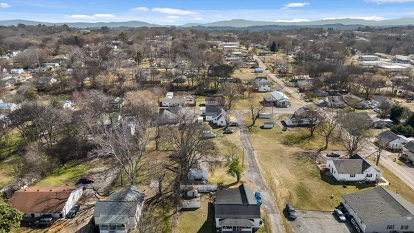 $230,000 | 860 Berry Street Northeast, Cleveland, TN 37311