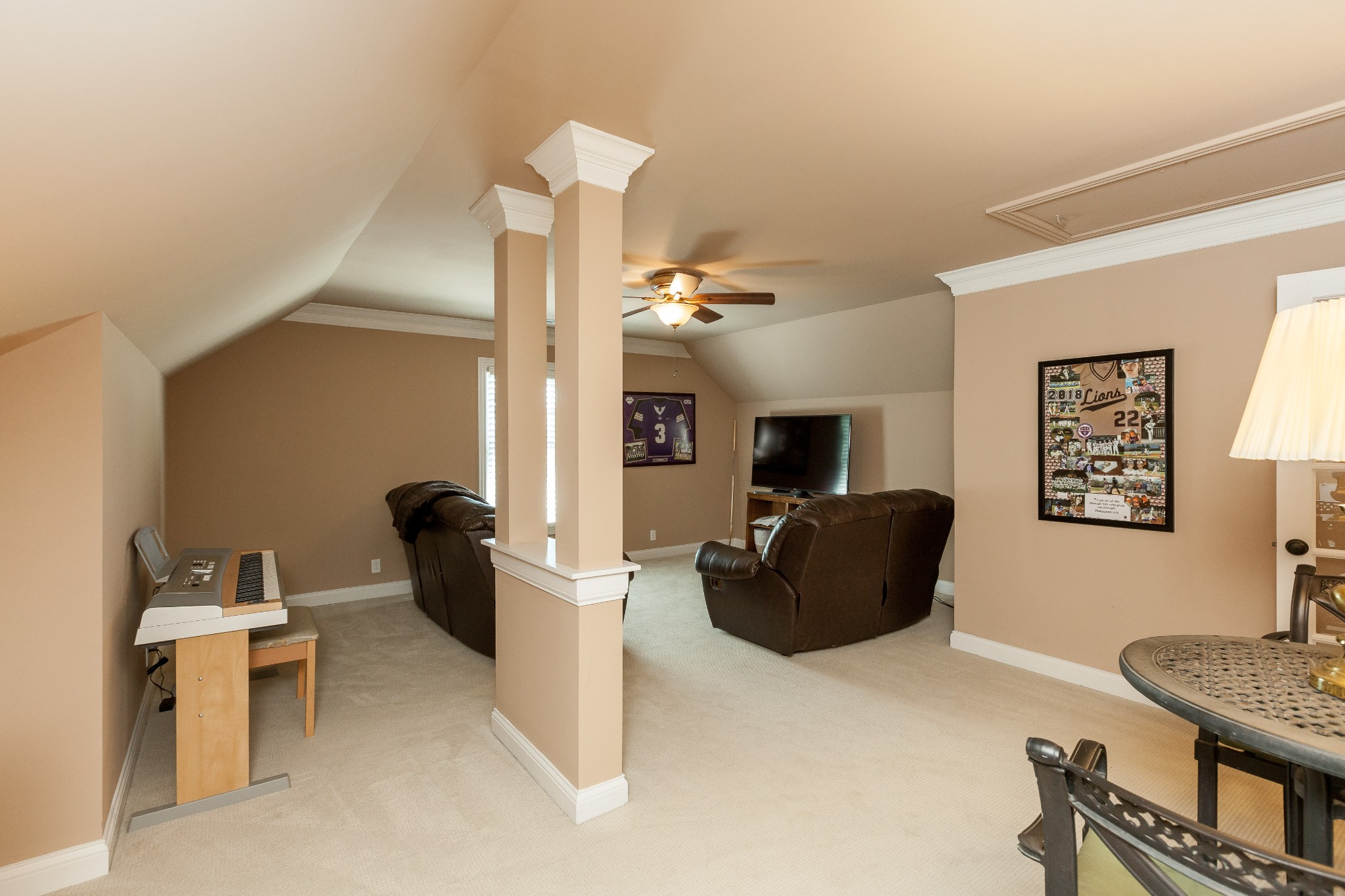 758 High Point Ridge Road Franklin, TN 37069 - Photo 18 of 28 a living room with furniture and a lamp
