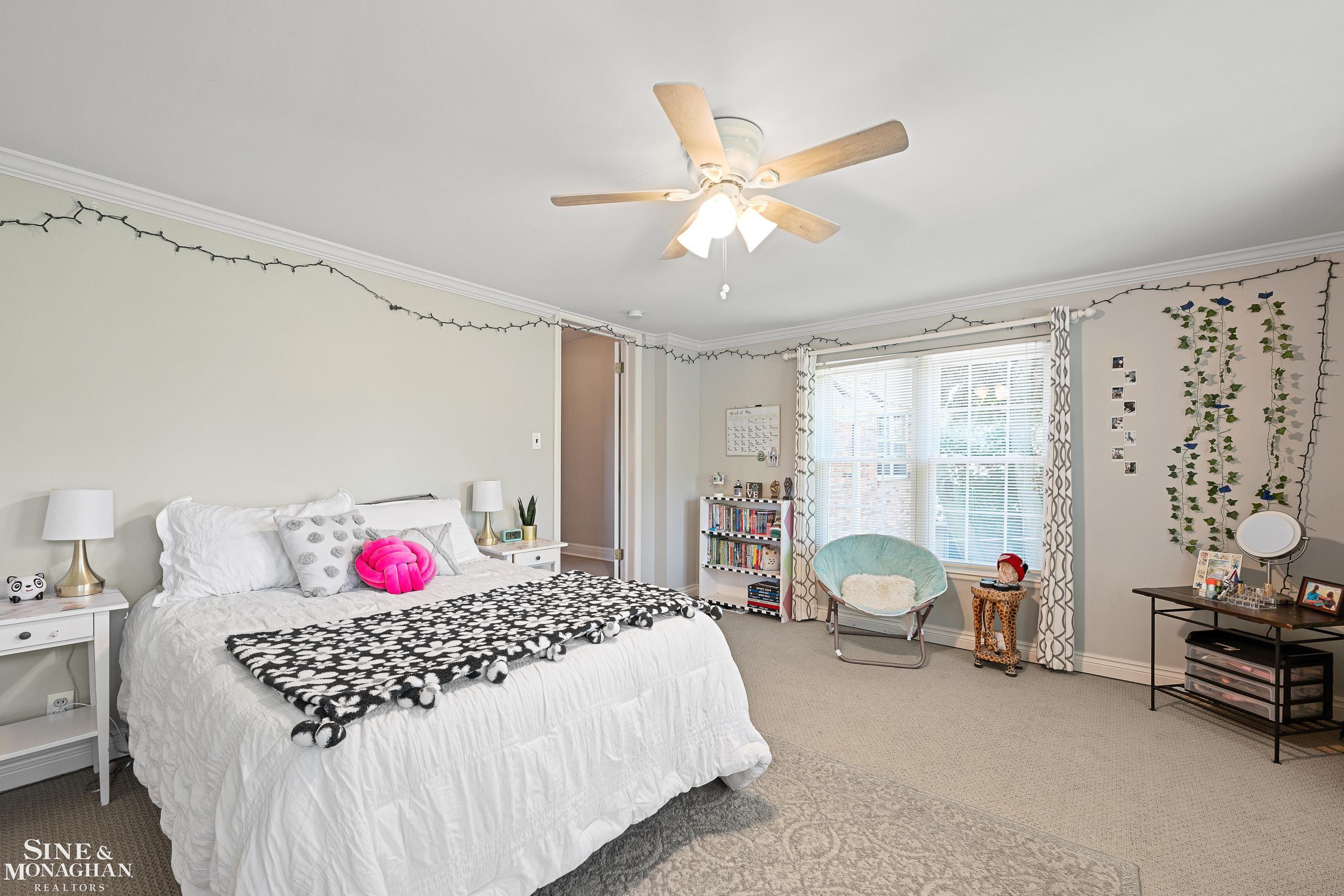100 Roslyn Road Grosse Pointe, MI 48236 - Photo 36 of 55 50146078-c2a3d62b-7caf-4060-80de-e4e53a9bccef.JPG