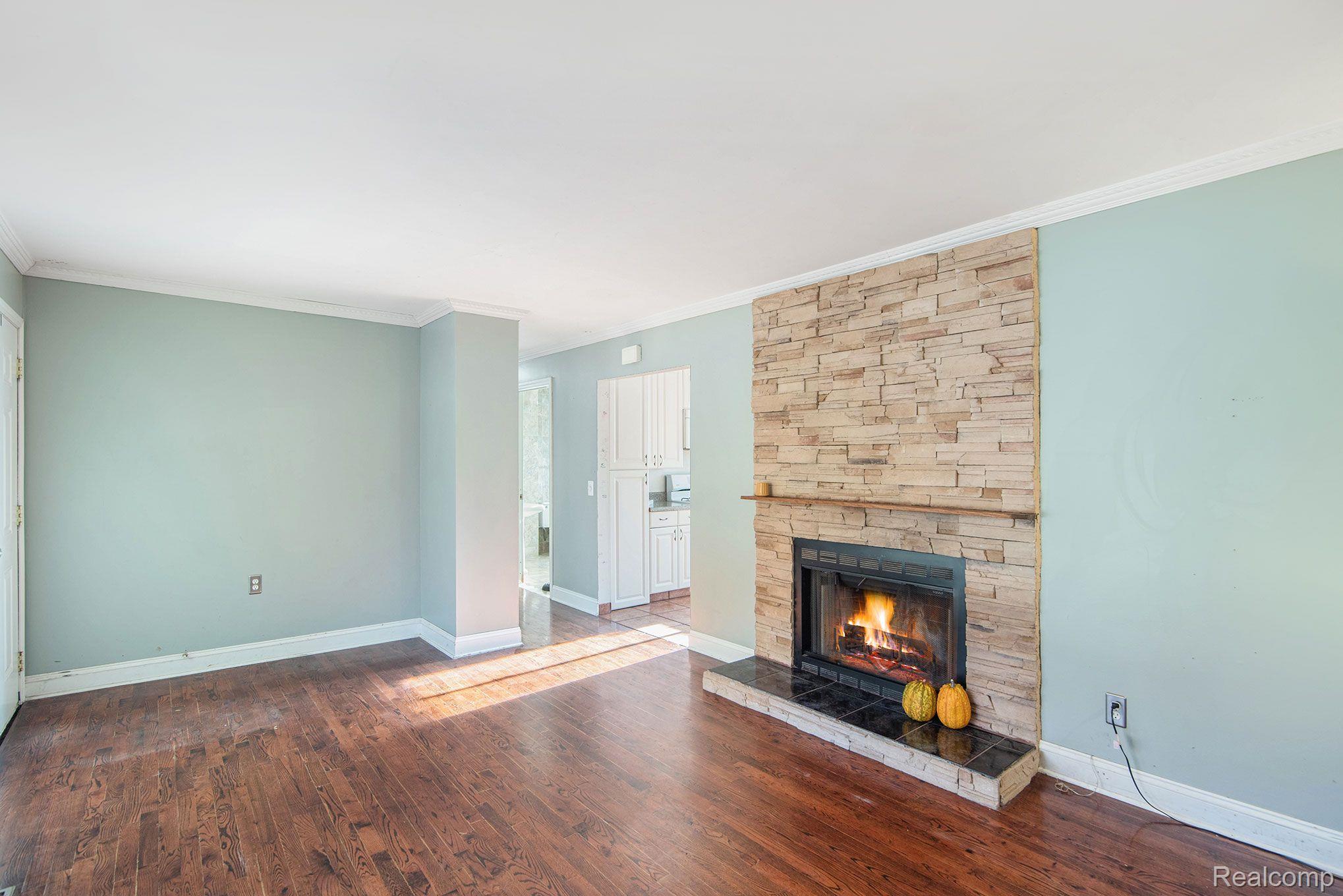 983 Parallel Street Fenton, MI 48430 - Photo 5 of 27 Gallery Image 5