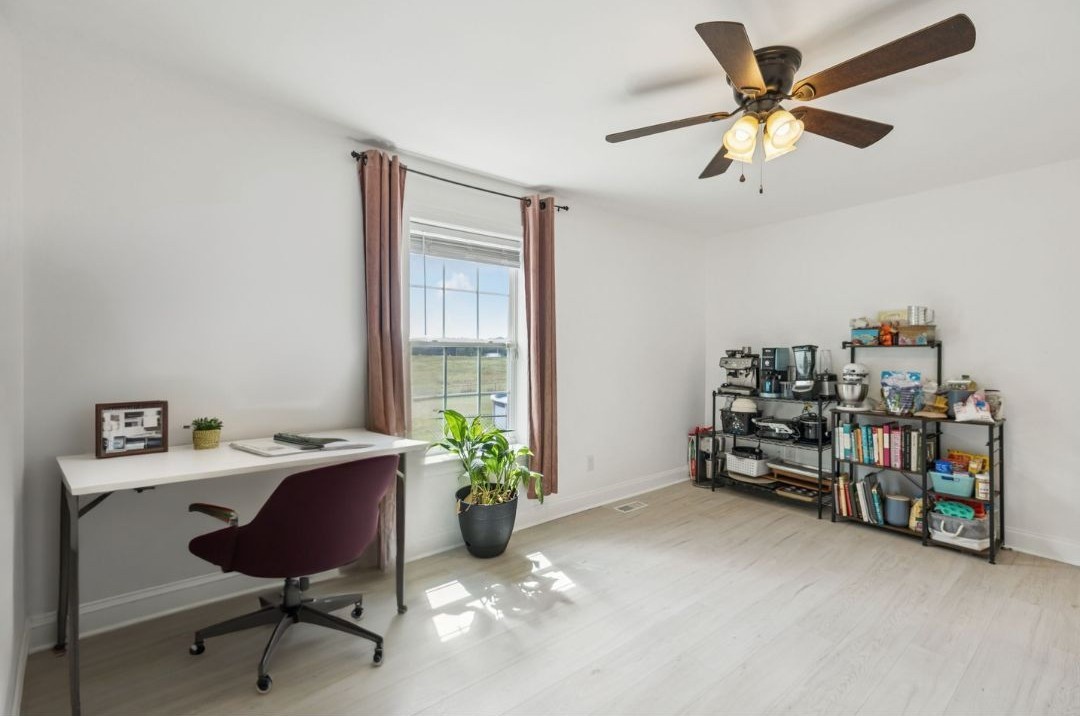 68 Taylor Road Manchester, TN 37355 - Photo 16 of 33 a workspace with furniture and a window