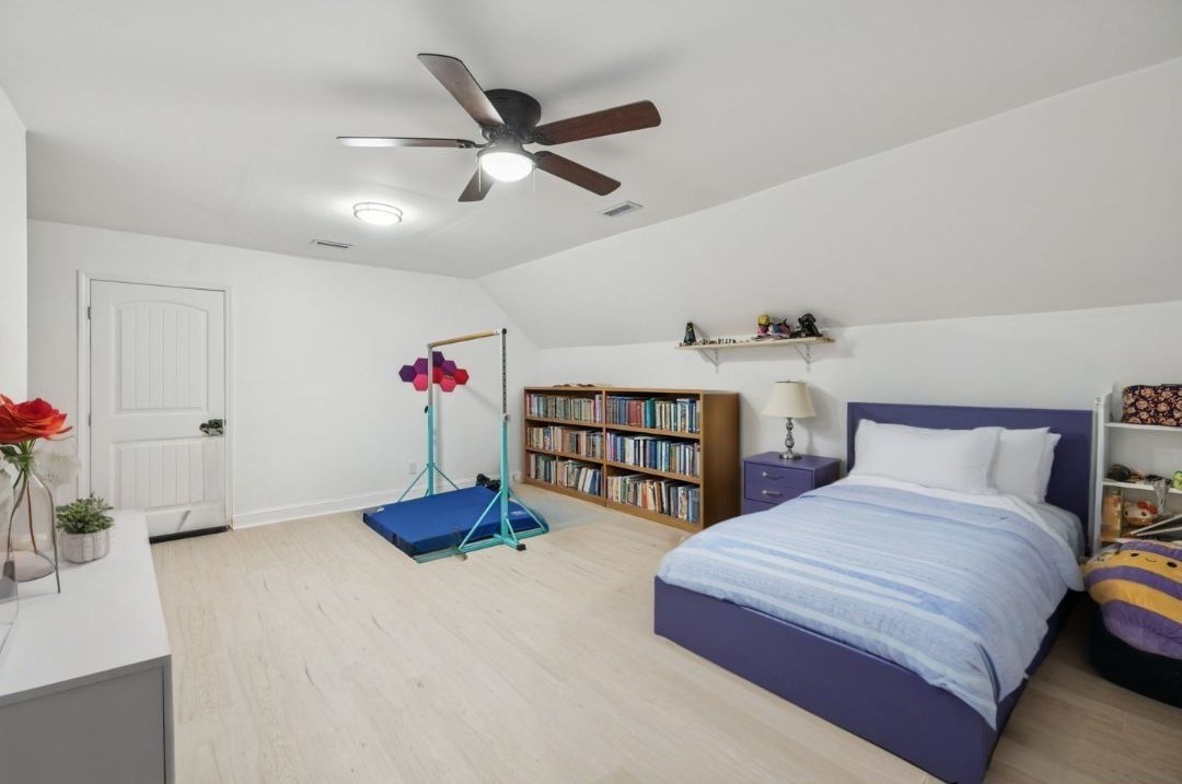 68 Taylor Road Manchester, TN 37355 - Photo 20 of 33 a bedroom with a bed and book shelf