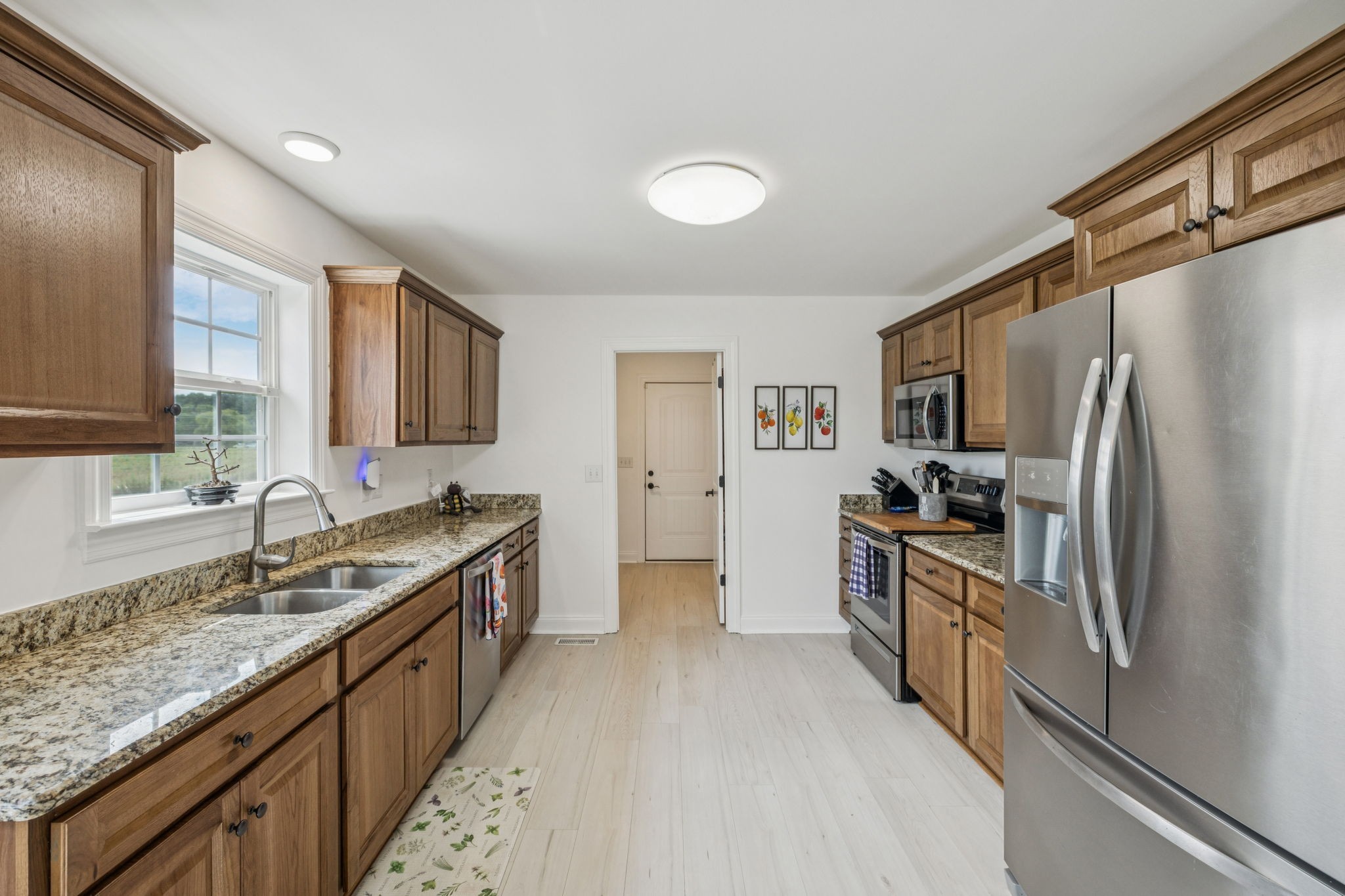 68 Taylor Road Manchester, TN 37355 - Photo 5 of 33 a kitchen with granite countertop a refrigerator stove and sink