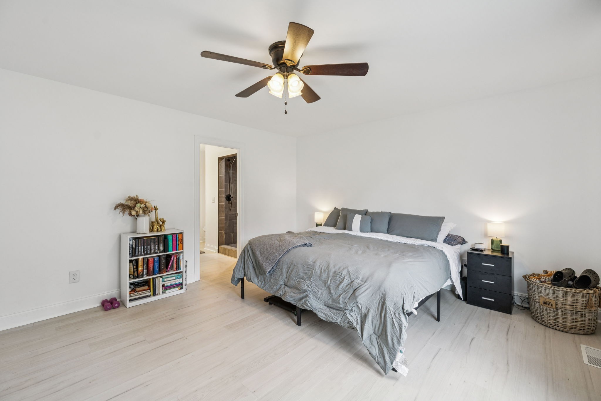 68 Taylor Road Manchester, TN 37355 - Photo 10 of 33 a spacious bedroom with a bed and a chandelier