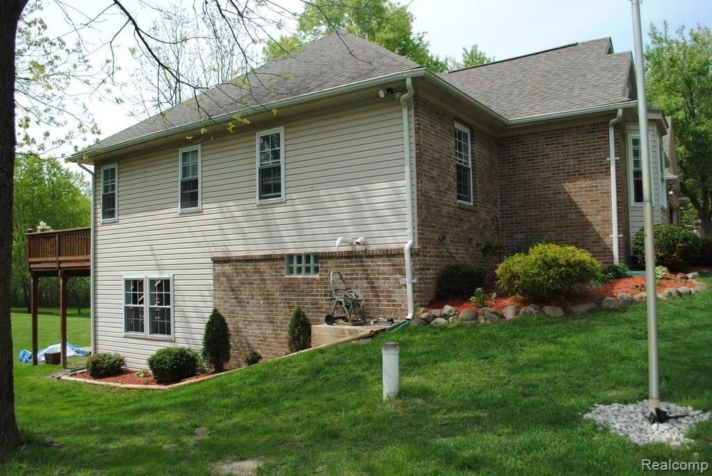 6593 Dunn Road Howell, MI 48855 - Photo 3 of 5 4.jpg