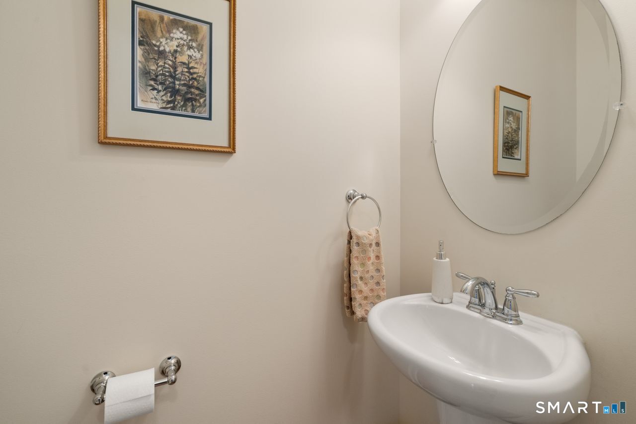 12 Stratford Road West Hartford, CT 06117 - Photo 17 of 40