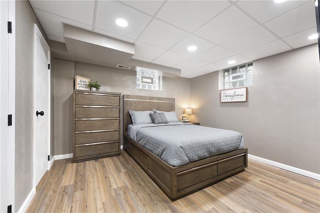 127 Sunset Drive Washington, PA 15301 - Photo 21 of 33 a bedroom with a bed and closet