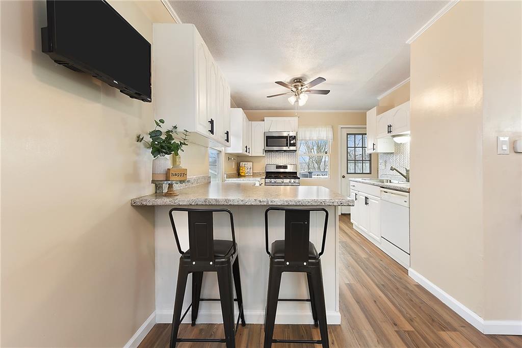 127 Sunset Drive Washington, PA 15301 - Photo 10 of 33 a dining room with furniture and window
