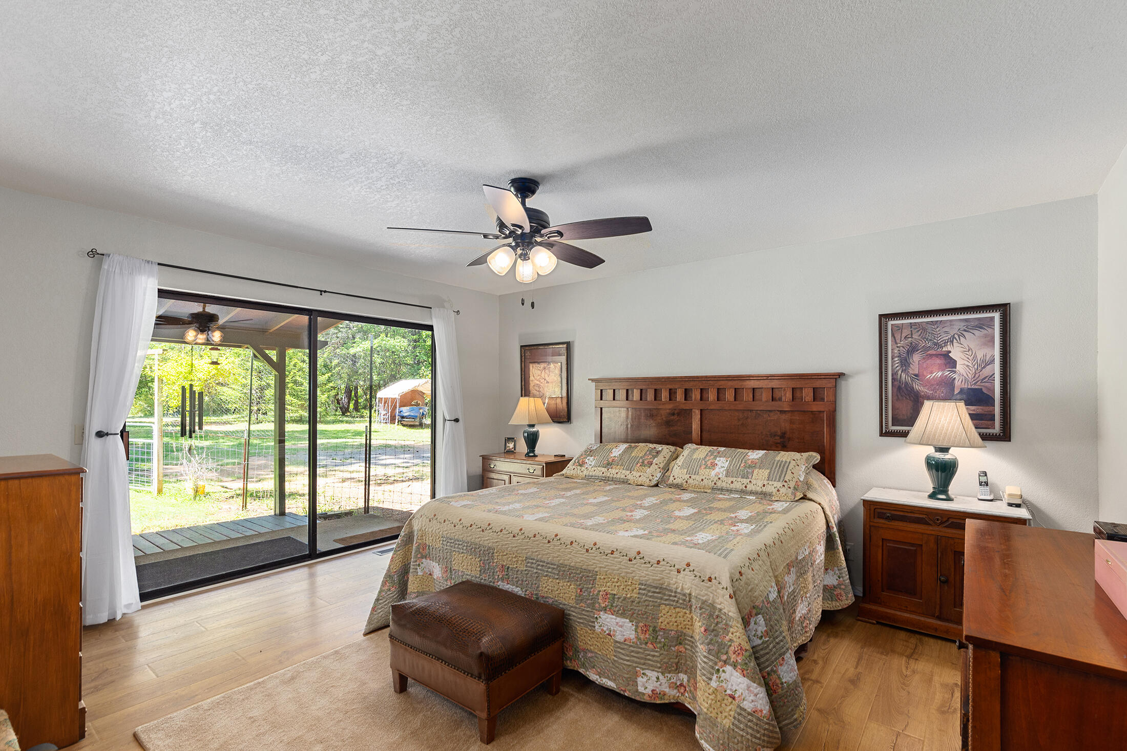 4161 Takilma Road Cave Junction, OR 97523 - Photo 15 of 74 Main Suite