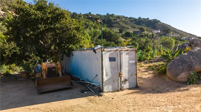 a view of sitting area with furniture and trees