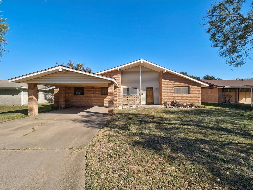 908 Huisache Street Refugio, TX 78377 - Photo 2 of 35
