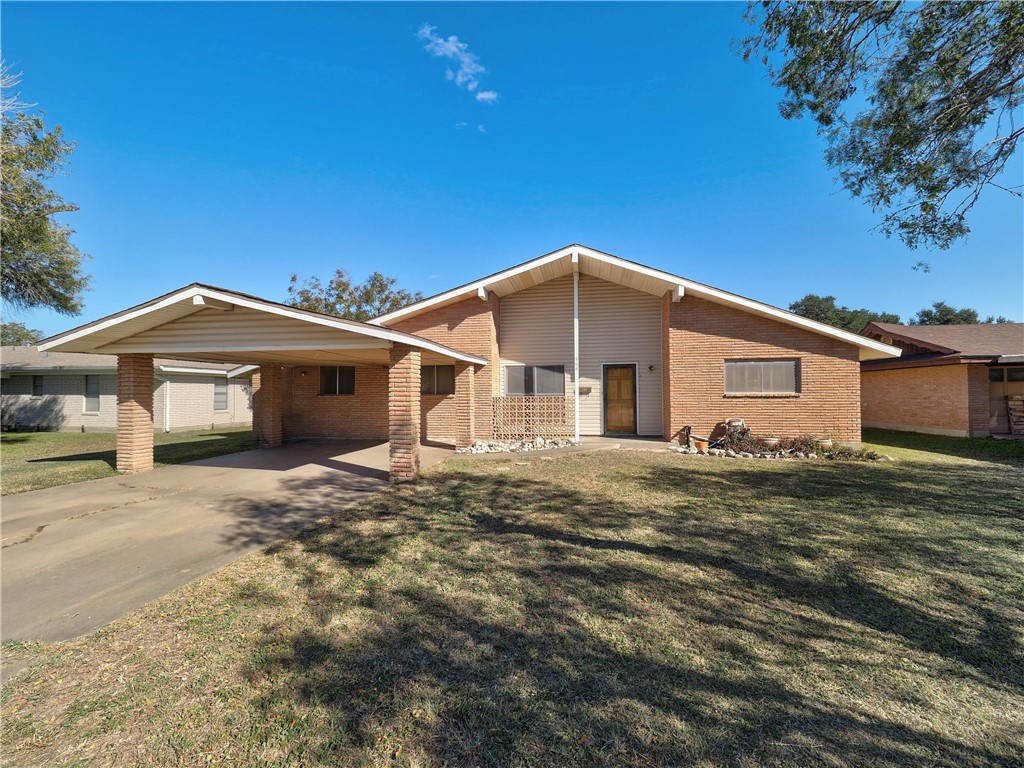 908 Huisache Street Refugio, TX 78377 - Photo 3 of 35
