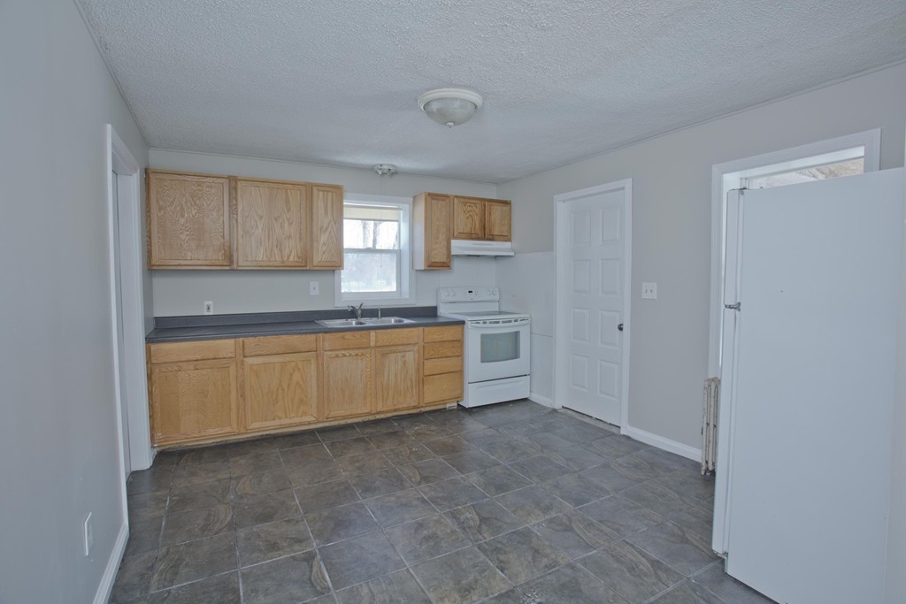 1565 Westover Road Chicopee, MA 01020 - Photo 5 of 22 Gallery Image 5