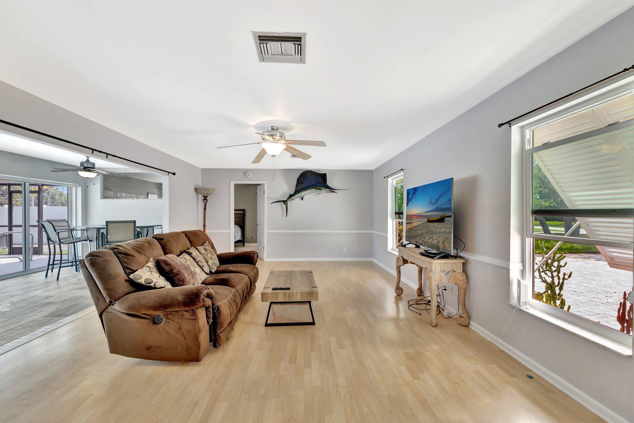 18395 Southeast County Line Road Tequesta, FL 33469 - Photo 12 of 49 living area