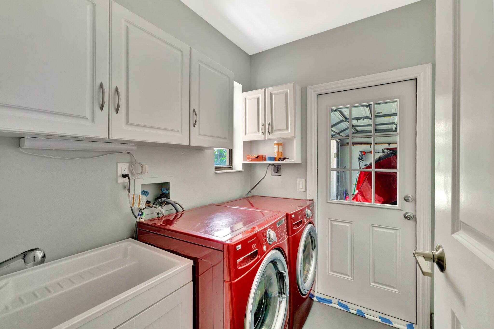 18395 Southeast County Line Road Tequesta, FL 33469 - Photo 34 of 49 laundry