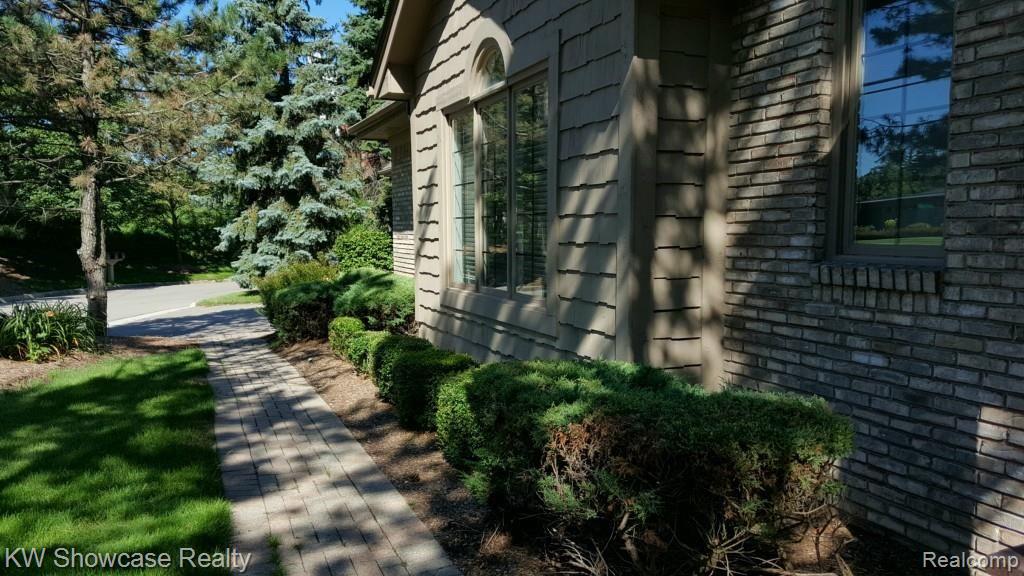 4981 Bloomfield Ridge, Unit 6 Bloomfield Hills, MI 48302 - Photo 19 of 22