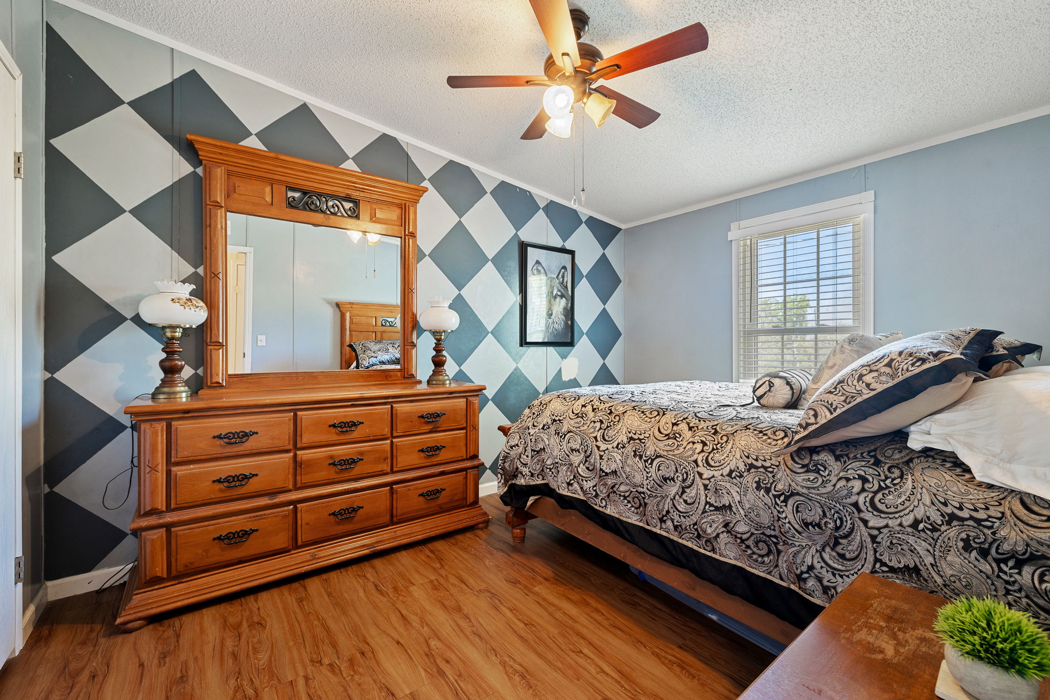 541 Hidden Oaks Drive Elgin, TX 78621 - Photo 16 of 40 This bedroom has a fun, artistic wall