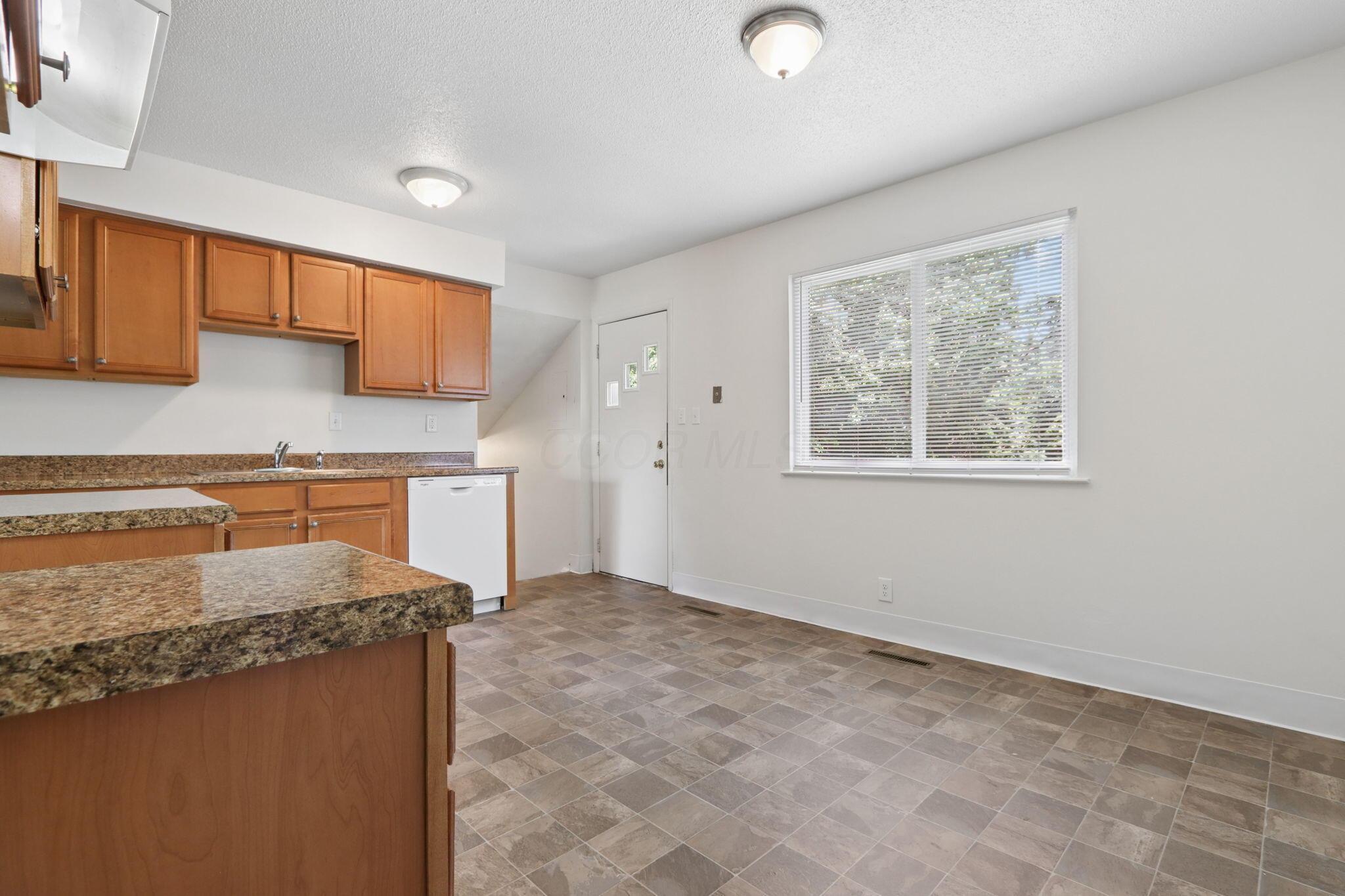 4838 Refugee Road Columbus, OH 43232 - Photo 10 of 27 11-web-or-mls-4838-refugee-rd